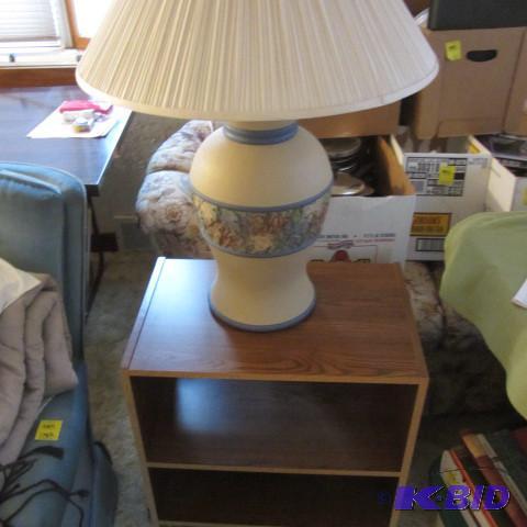 lot 350 image: Stand and Lamp