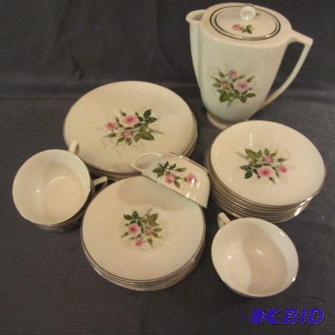 lot 363 image: Embassy Luncheon China