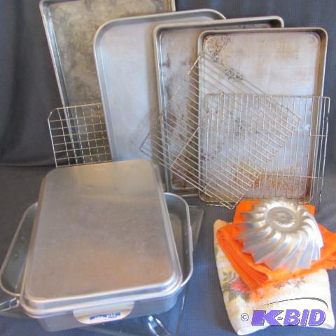 lot 37 image: Bakeware