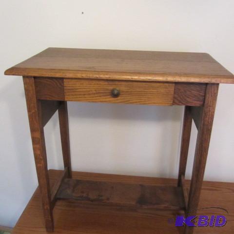 lot 377 image: Oak Table