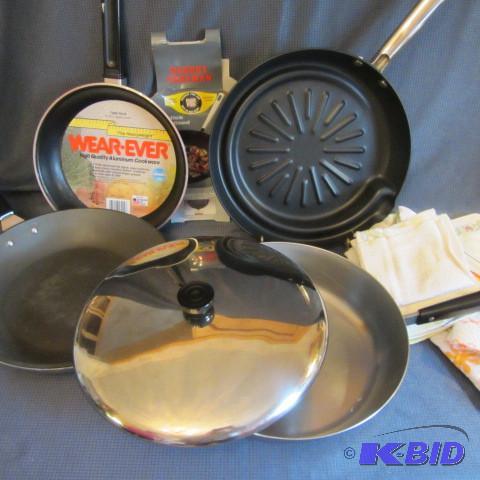 lot 38 image: Cookware
