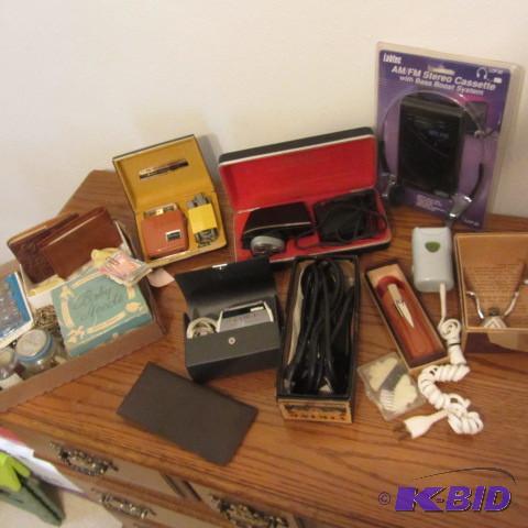 lot 388 image: Razors, Clipper, Hilex, Jewelry