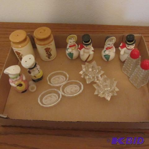 lot 390 image: Shakers