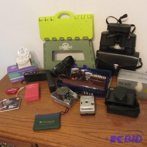 lot 394 image: Cameras, Binoculars, Stool