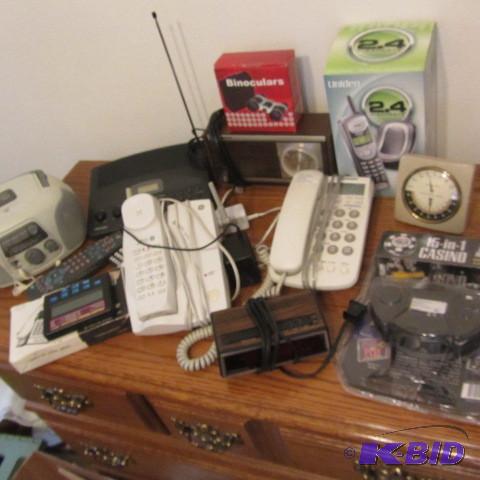 lot 395 image: Radios, Phones, Scanner