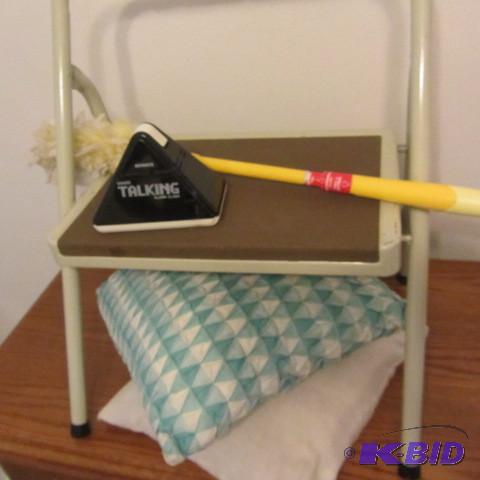 lot 400 image: Stool, Clock, Pillows