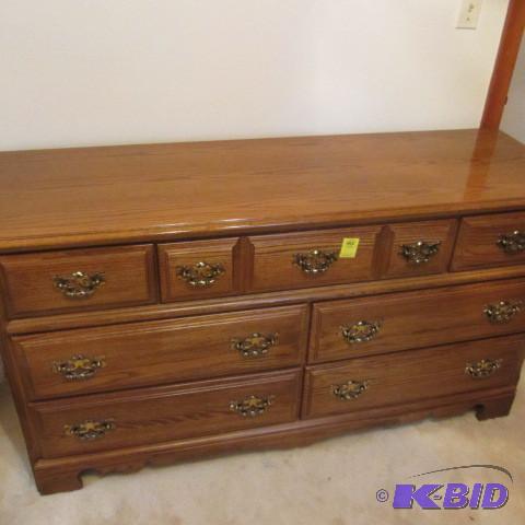 lot 401 image: Dresser