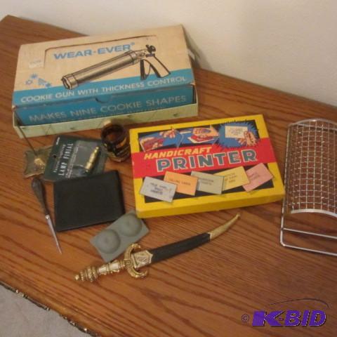 lot 412 image: Cookie Press, Print Set