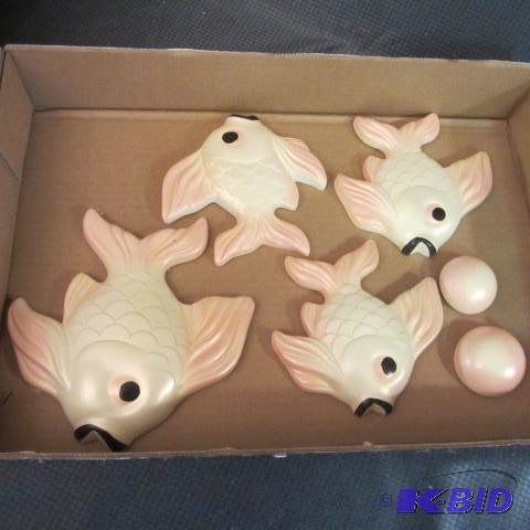 lot 416 image: Plaster Fish and Bubbles
