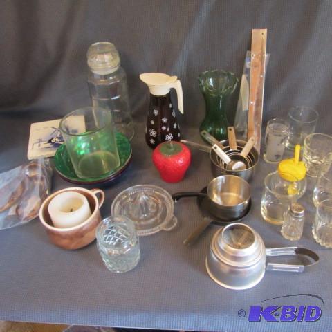 lot 50 image: Kitchenwares, Vintage