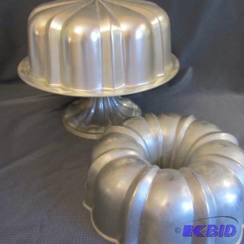 lot 57 image: Bundt Pan and Server