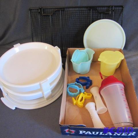 lot 70 image: Tupperware