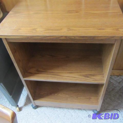 lot 74 image: Utility Stand
