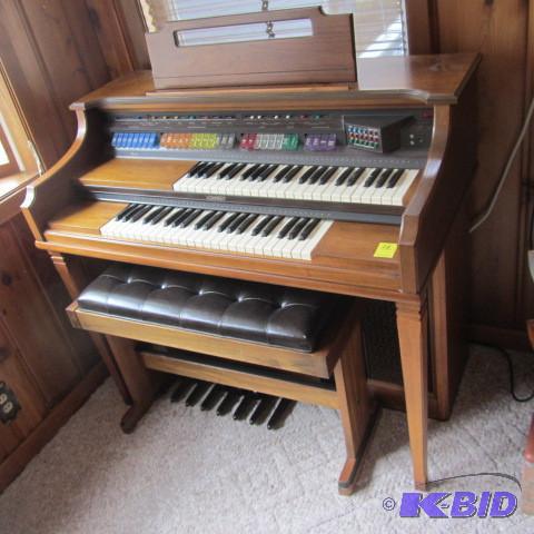 lot 78 image: Keyboard Organ