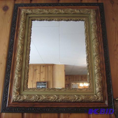 lot 79 image: Vintage Mirror
