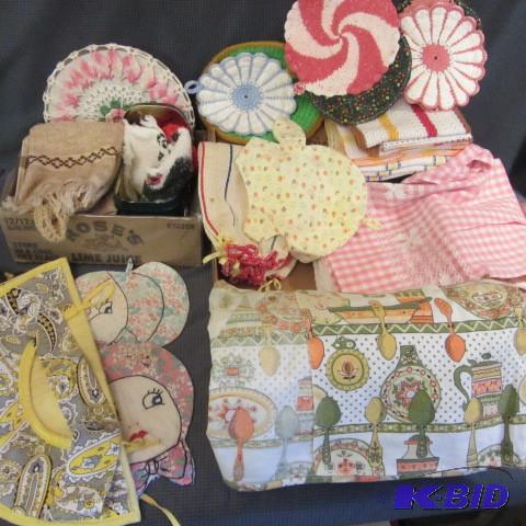 lot 97 image: Vintage Linens