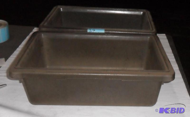 Set of two rubber maid food contain...