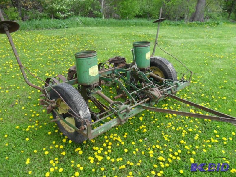 JOHN DEERE 290 2 row 38 planter,u...