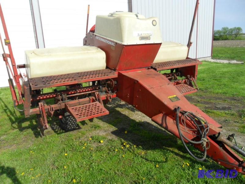 IHC 400 cyclo planter 4 row 36 wi...