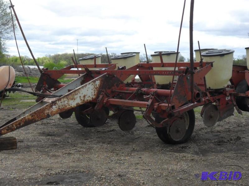 IHC model 456 planter 4 row 38,wi...