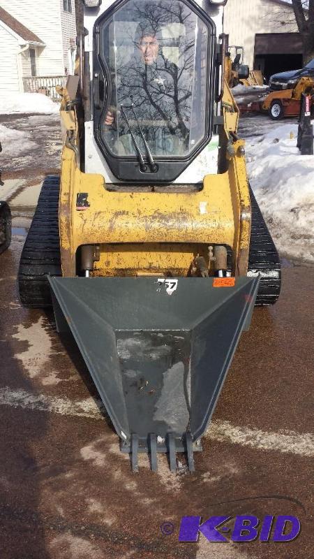 lot 10 image: Skid Loader Stump Bucket. BRAND NEW...