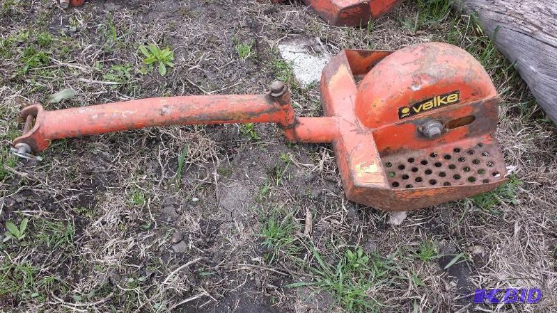 lot 24 image: Lawn Mower Sulky  Fits most walk be...