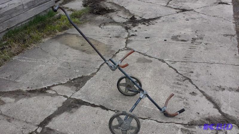 lot 27 image: Lot of 5 Golf club carriers.  ...