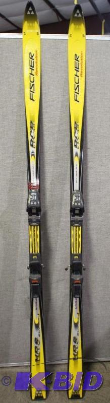 lot 26 image: Fischer Revolution Skis  78"...