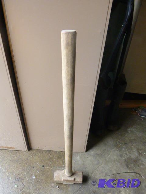 lot 104 image: 8 Pound Maul...