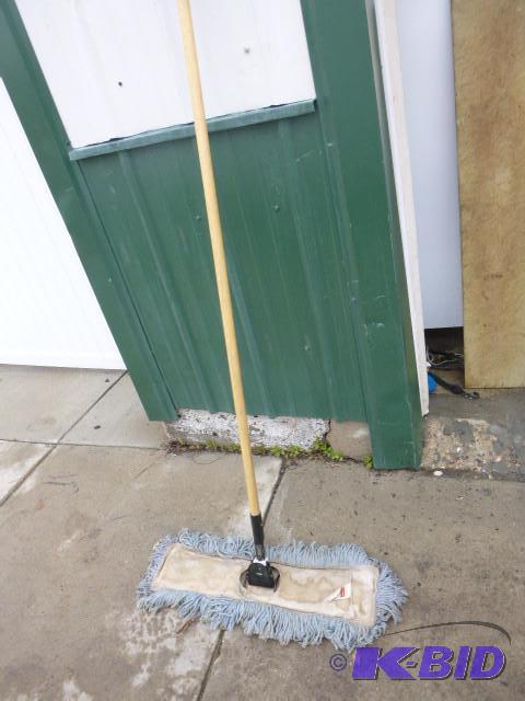 lot 115 image: Dust Mop...
