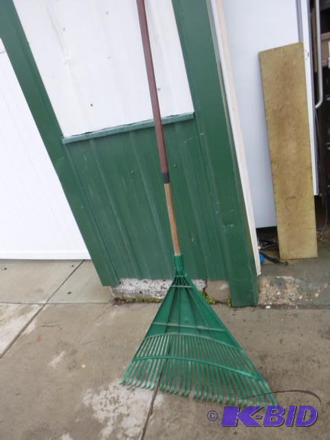lot 116 image: Lawn Rake...