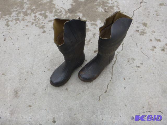 lot 124 image: Rubber Boots Size 10...