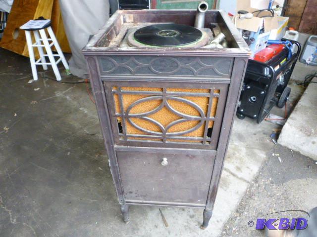 lot 134 image: Vintage Edison Record Player...