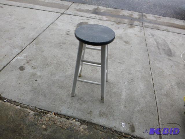 lot 137 image: 24" Stool...