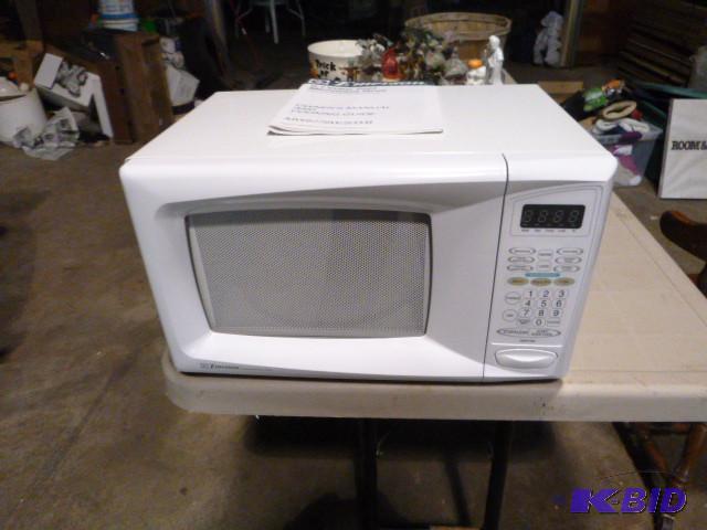 lot 146 image: Emerson Microwave 7 cubic feet, tes...