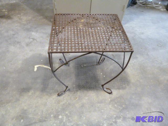 lot 171 image: Metal Patio Table or Plant Stand 22...