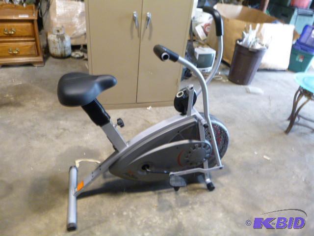 lot 174 image: Dual Action 995 Air Bicycle...