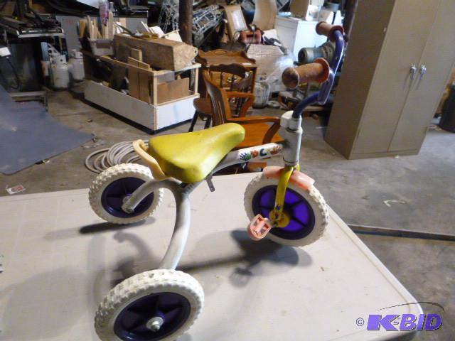 lot 184 image: Tricycle...