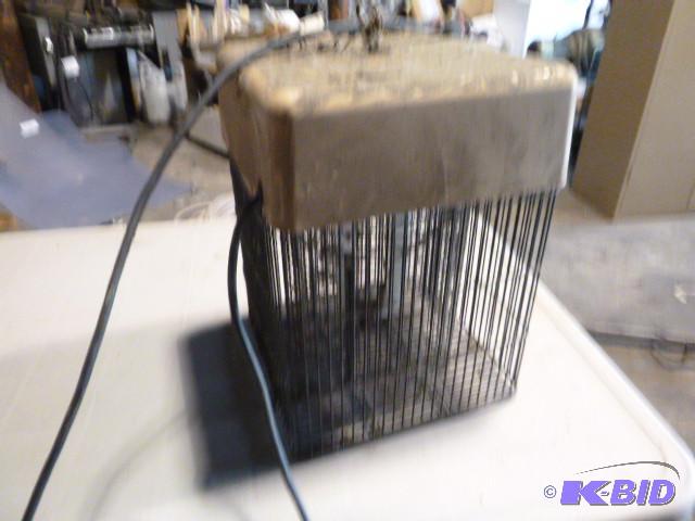 lot 188 image: Bug Zapper Lights up...