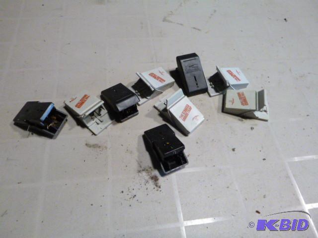 lot 198 image: 9 Mouse Traps...