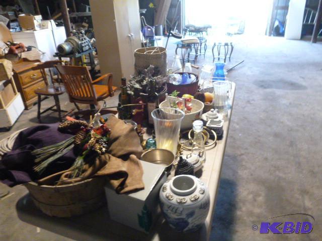 lot 200 image: Large Lot of Miscellaneous Decor...