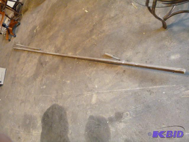 lot 204 image: Pole for Trimming Trees and Garden ...