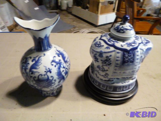 lot 207 image: 2 Vases...