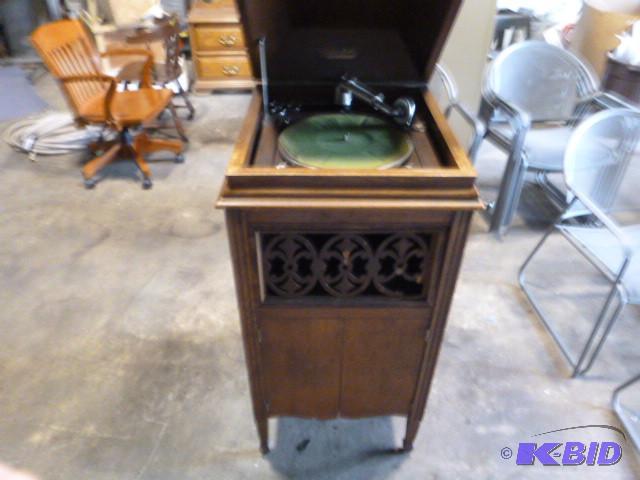 lot 210 image: Vintage Silver Tone Phonograph...