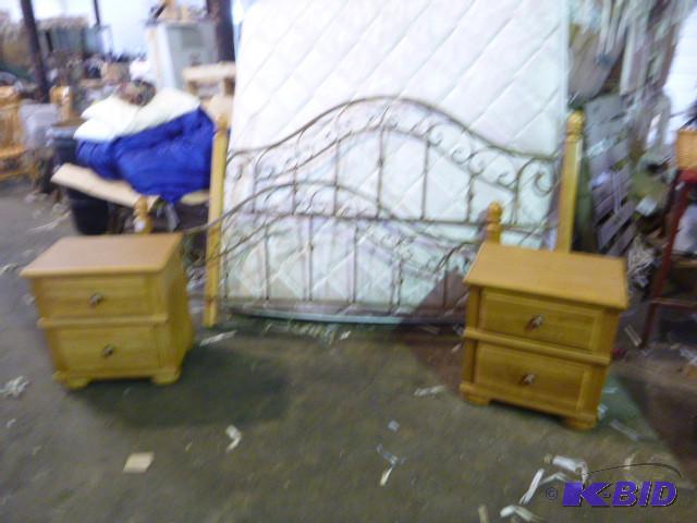 lot 229 image: Head and Foot Board King Size Bed w...