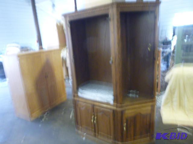 lot 233 image: 3 Piece China Hutch Glass shelves, ...