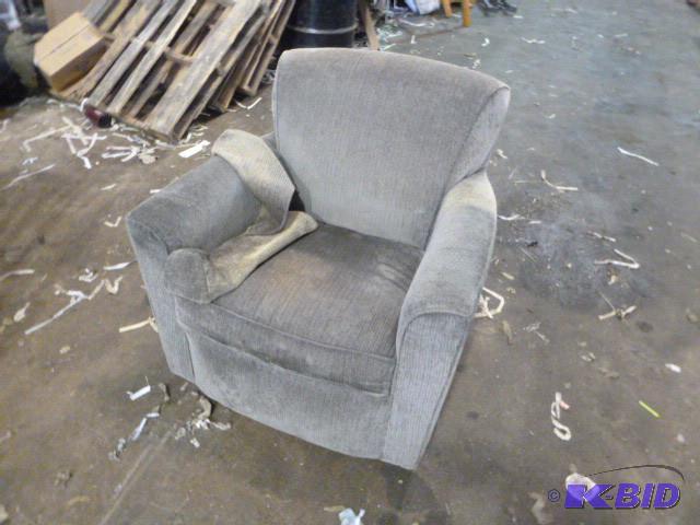 lot 235 image: Living Room Chair Needs cleaning....