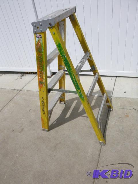 lot 238 image: Werner 48" Fiberglass Ladder...