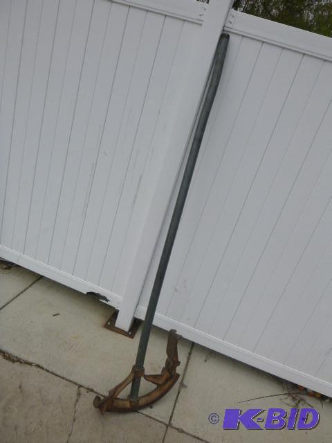 lot 243 image: 1 12" EMT or 1" Ridgid B...