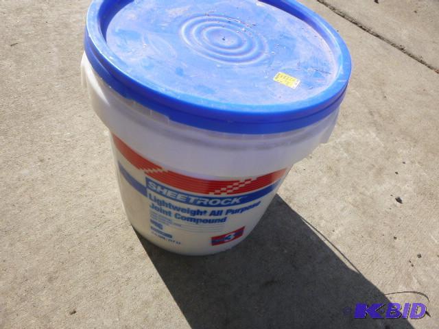 lot 38 image: 4.5 Gallon Sheetrock Light Weight A...